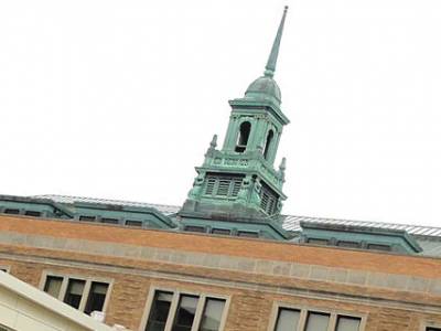 Boston's Simmons College to Move MBA Programs Completely Online
