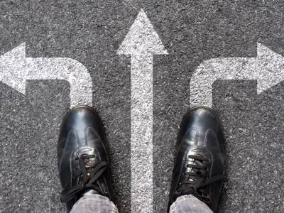 Online MBA vs EMBA: How to Choose the Right Course